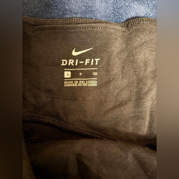 Nike Women’s Yoga Pants/Flare Leggings Size Small - Picture 3 of 3